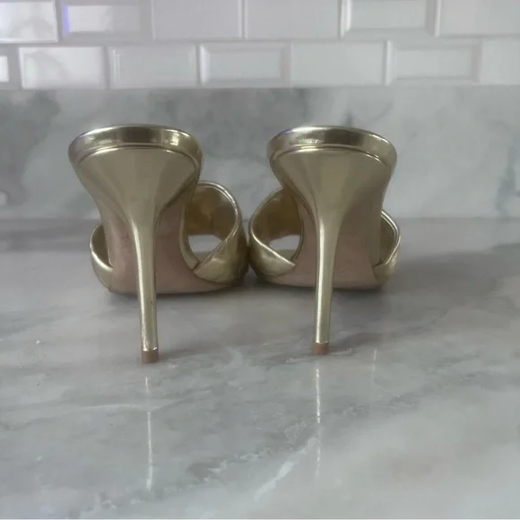 Louis Vuitton gold embossed sandals - Picture 8 of 9